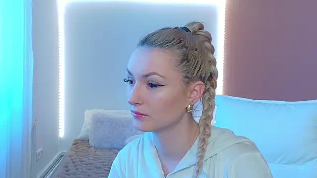 Anaayss  online show from 4, 3, 2026