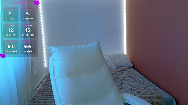 Anaayss  online show from 17, 4, 2026