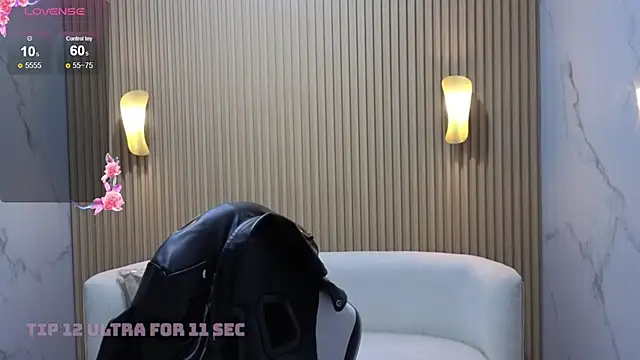 Snapshot of Skyler_Gracee_Tx chatting on 5, 12, 2025 Skyler Gracee Tx online show from 5, 12, 2025