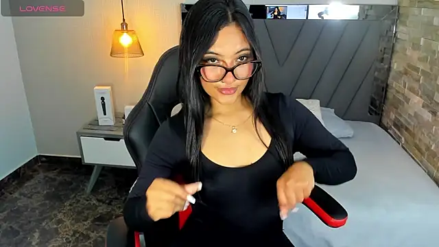 SYLVANA REY4 online show from 4, 10, 2025