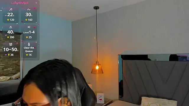 SYLVANA REY4 online show from 6, 10, 2025