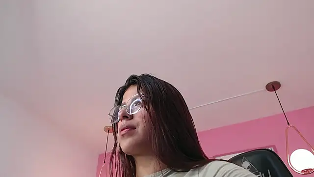 Snapshot of olivia_grenville_t chatting on 3, 10, 2025 olivia grenville t online show from 3, 10, 2025