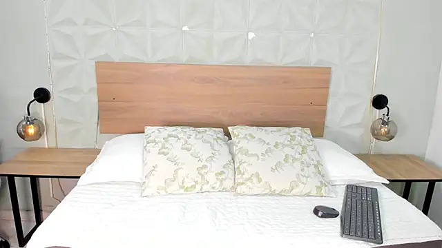 Snapshot of ValeryTrans_ chatting on 7, 5, 2026 ValeryTrans online show from 7, 5, 2026