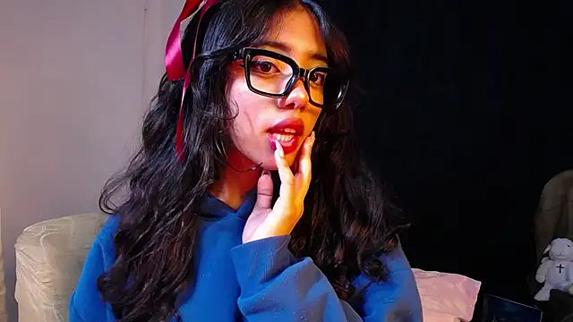 Isis Valen online show from 24, 10, 2025