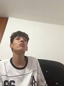 Snapshot of _Kinky69_ chatting on 4, 12, 2025 Kinky69 online show from 4, 12, 2025