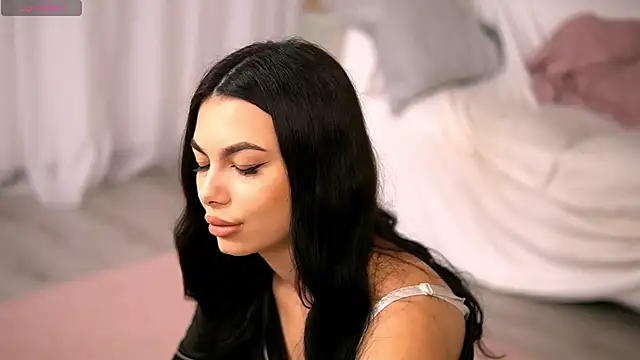 Snapshot of SierraVyx chatting on 4, 10, 2025 SierraVyx online show from 4, 10, 2025