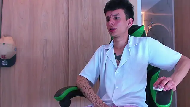 Snapshot of Skinny_batman chatting on 23, 9, 2025 Skinny batman online show from 23, 9, 2025