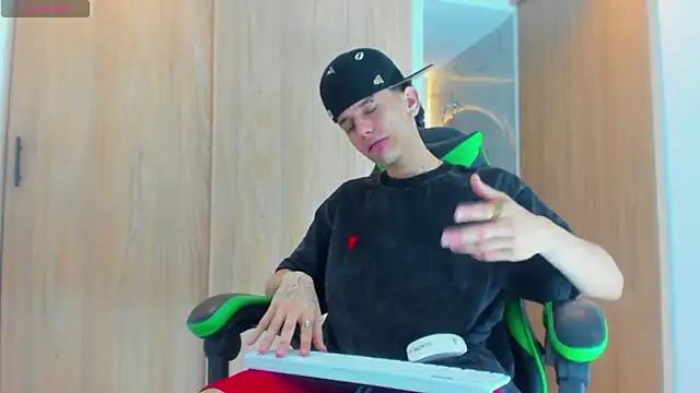 Snapshot of Skinny_batman chatting on 30, 9, 2025 Skinny batman online show from 30, 9, 2025