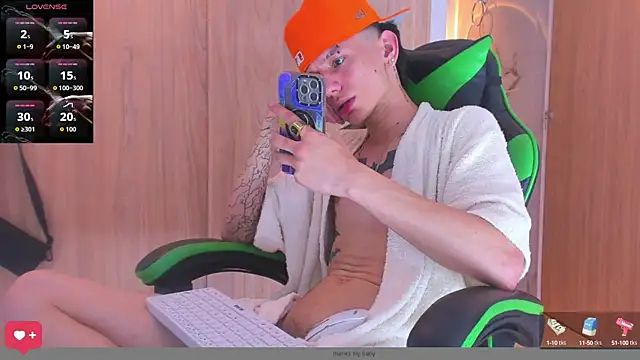 Snapshot of Skinny_batman chatting on 3, 10, 2025 Skinny batman online show from 3, 10, 2025