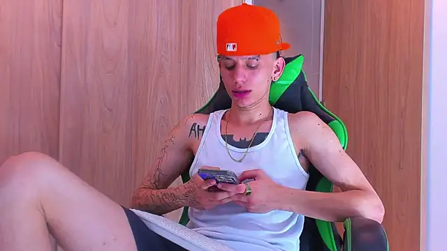 Snapshot of Skinny_batman chatting on 5, 10, 2025 Skinny batman online show from 5, 10, 2025