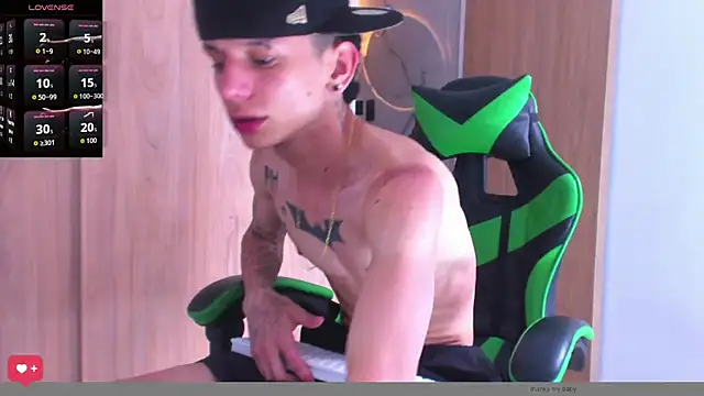 Snapshot of Skinny_batman chatting on 20, 10, 2025 Skinny batman online show from 20, 10, 2025