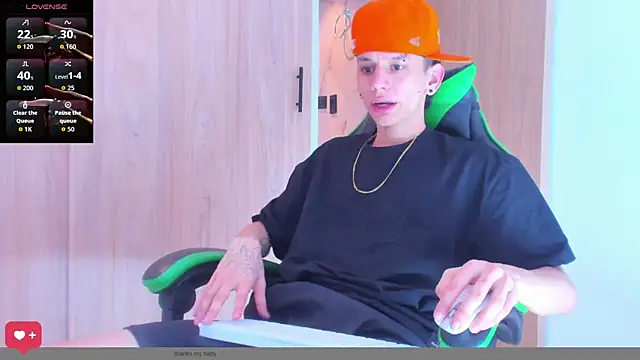 Snapshot of Skinny_batman chatting on 24, 10, 2025 Skinny batman online show from 24, 10, 2025