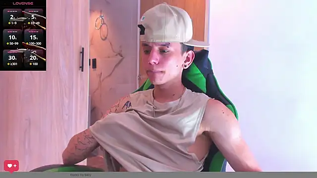 Snapshot of Skinny_batman chatting on 26, 10, 2025 Skinny batman online show from 26, 10, 2025