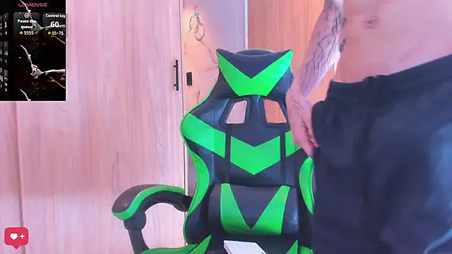 Snapshot of Skinny_batman chatting on 31, 10, 2025 Skinny batman online show from 31, 10, 2025