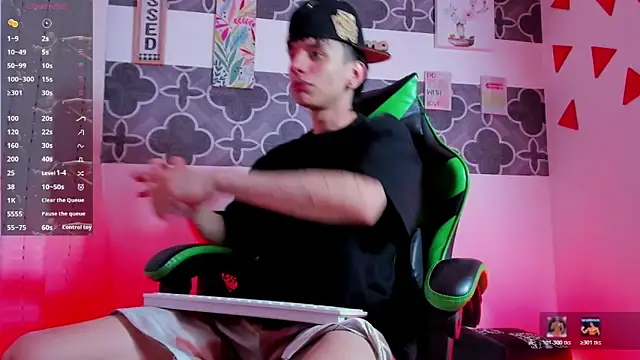 Snapshot of Skinny_batman chatting on 21, 12, 2025 Skinny batman online show from 21, 12, 2025