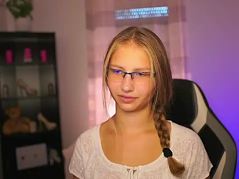 Snapshot of emmie_murray chatting on 28, 9, 2025 emmie murray online show from 28, 9, 2025