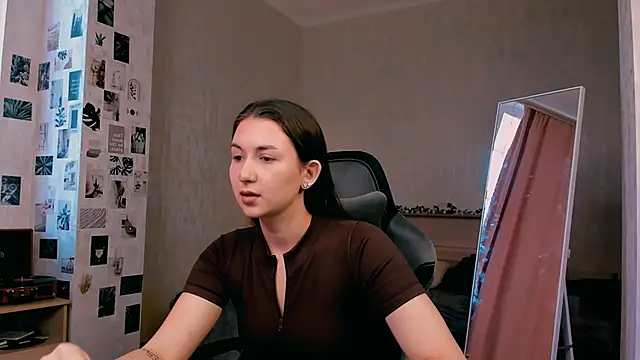 raviolly046 online show from 4, 10, 2025