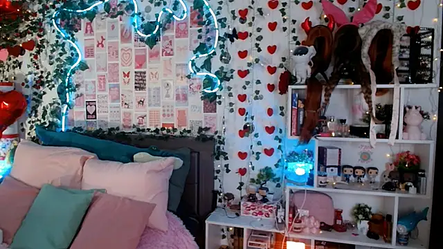 Ayla Hicks online show from 8, 4, 2026