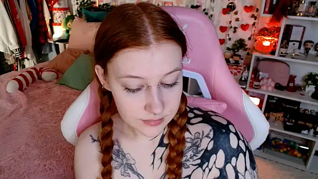 Ayla Hicks online show from 15, 4, 2026