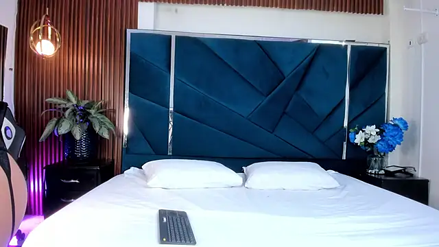 Snapshot of SamanthaElis chatting on 11, 10, 2025 SamanthaElis online show from 11, 10, 2025