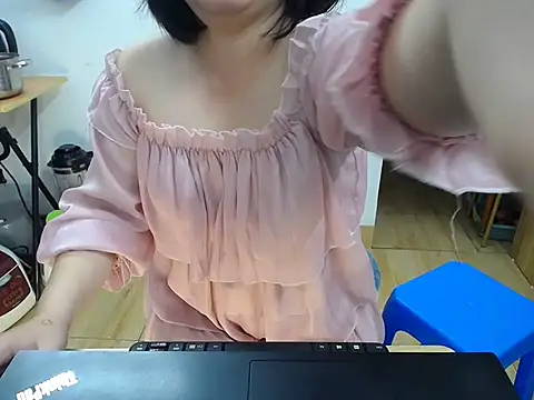 Snapshot of Lilya_39 chatting on 8, 11, 2025 Lilya 39 online show from 8, 11, 2025