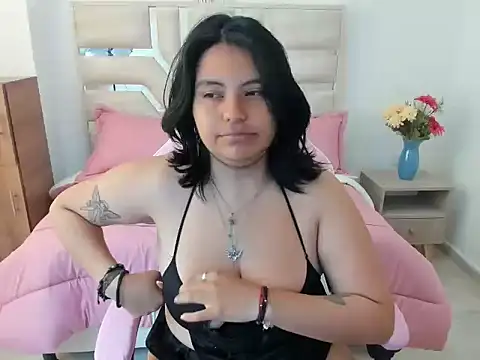 Snapshot of Nicoleyabir chatting on 20, 10, 2025 Nicoleyabir online show from 20, 10, 2025