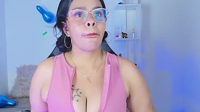 Snapshot of Evelyn_brown8 chatting on 4, 10, 2025 Evelyn brown8 online show from 4, 10, 2025
