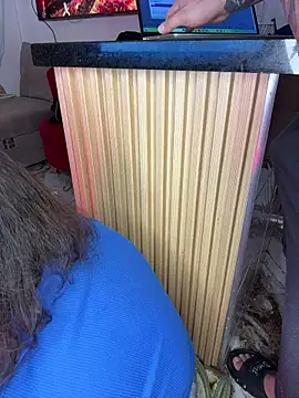 Snapshot of liz_and_thiago chatting on 14, 11, 2025 liz and thiago online show from 14, 11, 2025