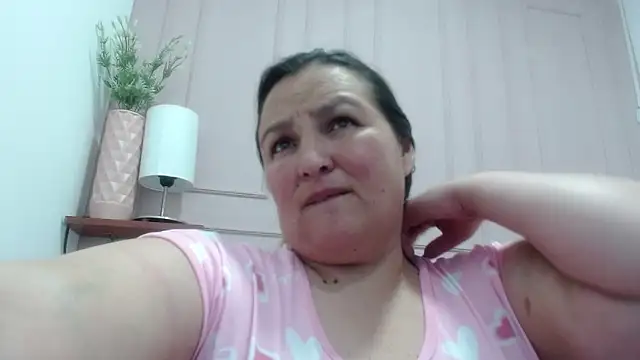 Snapshot of SweetRouse__ chatting on 5, 10, 2025 SweetRouse online show from 5, 10, 2025