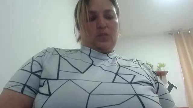 Snapshot of SweetRouse__ chatting on 20, 11, 2025 SweetRouse online show from 20, 11, 2025