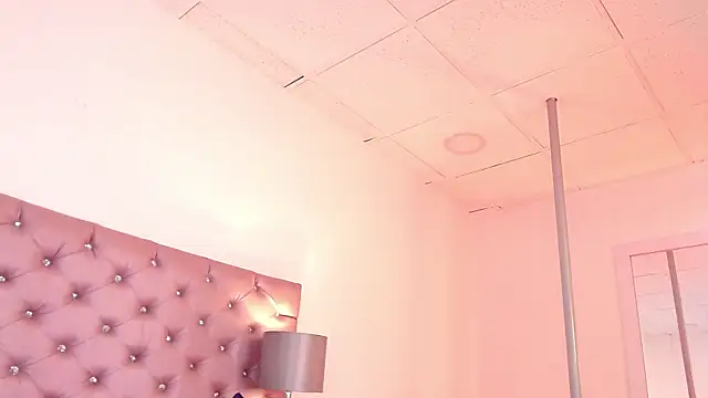 Snapshot of Liv20_ chatting on 5, 10, 2025 Liv20 online show from 5, 10, 2025