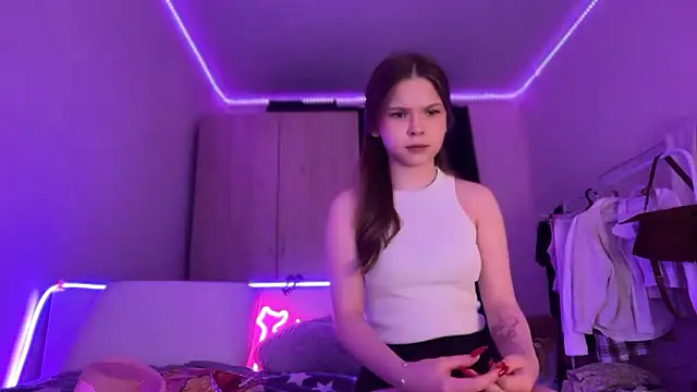 Snapshot of CandysRose chatting on 27, 10, 2025 CandysRose online show from 27, 10, 2025