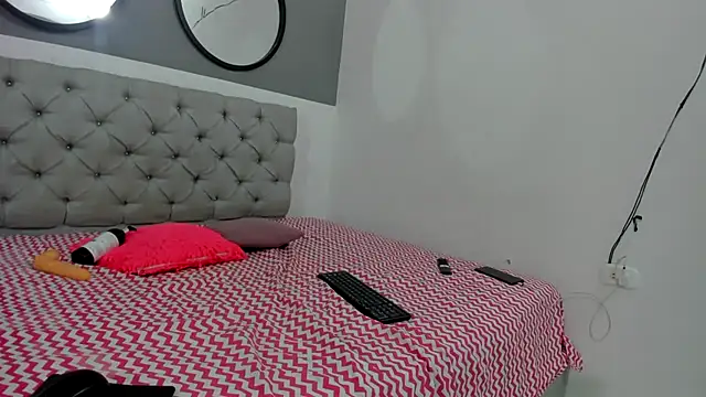 Snapshot of Chey_petite chatting on 17, 10, 2025 Chey petite online show from 17, 10, 2025