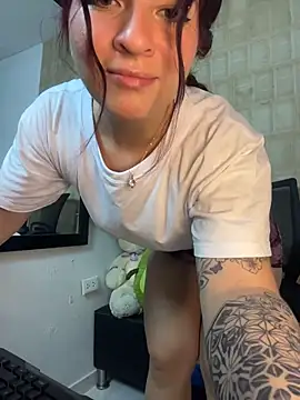 Snapshot of came_lia1 chatting on 24, 10, 2025 came lia1 online show from 24, 10, 2025