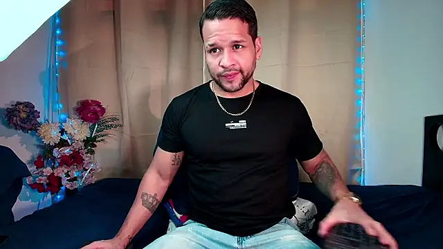 Snapshot of LucasGaeel chatting on 1, 2, 2026 LucasGaeel online show from 1, 2, 2026