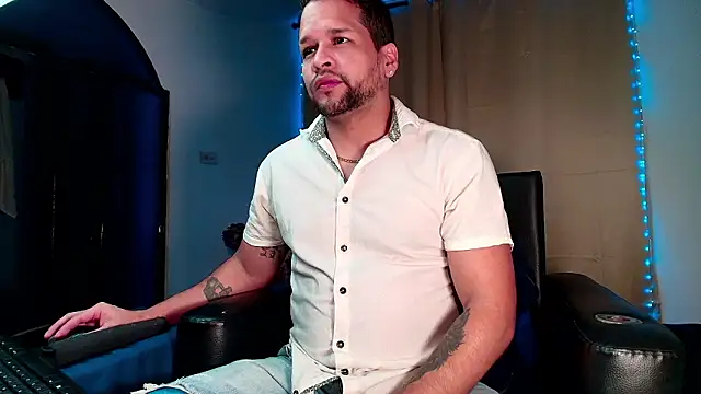 Snapshot of LucasGaeel chatting on 2, 2, 2026 LucasGaeel online show from 2, 2, 2026