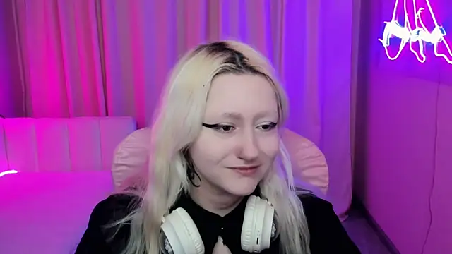 JuliaSharkk online show from 1, 10, 2025