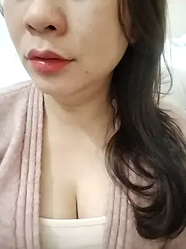 Girl Shy2000 online show from 19, 1, 2026