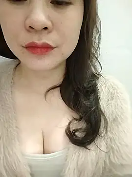 Girl Shy2000 online show from 4, 2, 2026