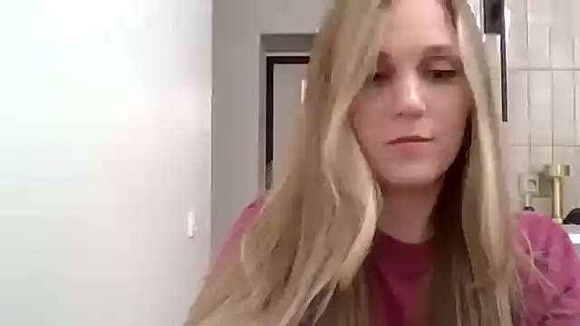 Snapshot of Kyrelinn chatting on 29, 10, 2025 Kyrelinn online show from 29, 10, 2025