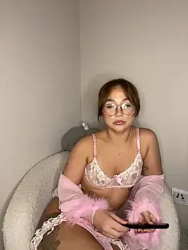 Snapshot of MissPixieRae chatting on 12, 10, 2025 MissPixieRae online show from 12, 10, 2025