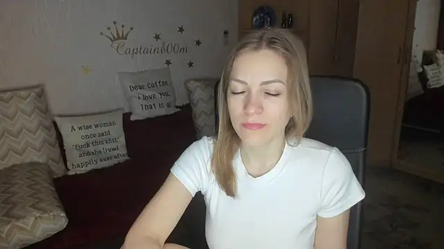 Snapshot of Tiffany_Bates chatting on 5, 12, 2025 Tiffany Bates online show from 5, 12, 2025