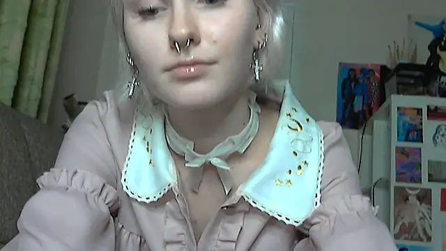 Snapshot of Paradoxy_ chatting on 4, 12, 2025 Paradoxy online show from 4, 12, 2025