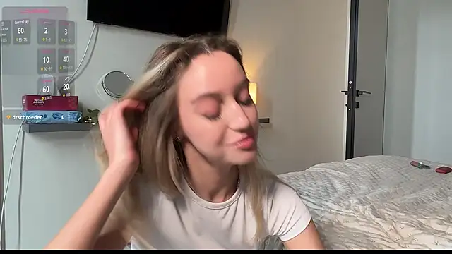 SophieBelll online show from 14, 10, 2025