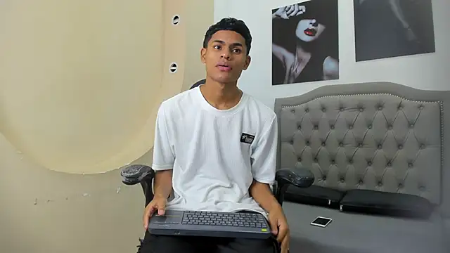 Snapshot of paull_cassidy chatting on 4, 12, 2025 paull cassidy online show from 4, 12, 2025