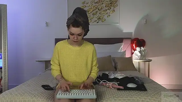 Nicole Broown  online show from 1, 3, 2026