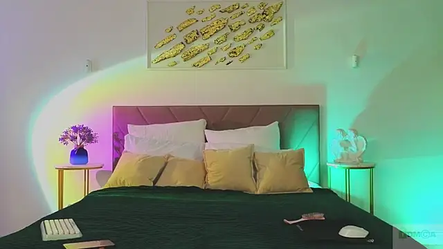 Nicole Broown  online show from 4, 4, 2026