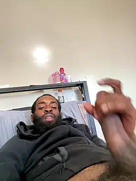 Snapshot of vaultclub chatting on 8, 10, 2025 vaultclub online show from 8, 10, 2025