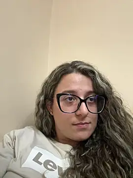 Snapshot of katiaa_lovv chatting on 5, 1, 2026 katiaa lovv online show from 5, 1, 2026