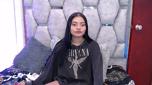 Snapshot of AnalyMilles chatting on 29, 11, 2025 AnalyMilles online show from 29, 11, 2025